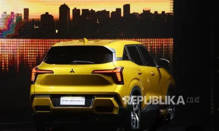 Tren SUV Indonesia 2023 Mobil SUV terbaru sedang melaju di area perkotaan