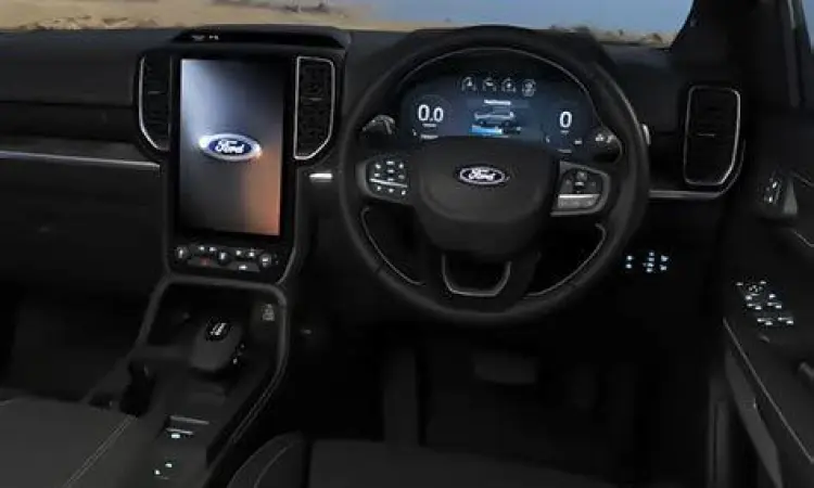 Interior Ford Everest dengan layar vertikal 12 inci