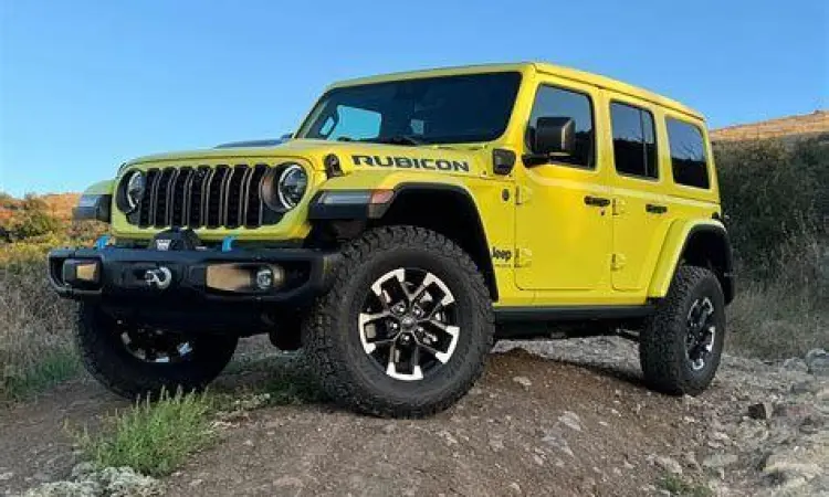 Jeep Rubicon menerjang sungai dangkal