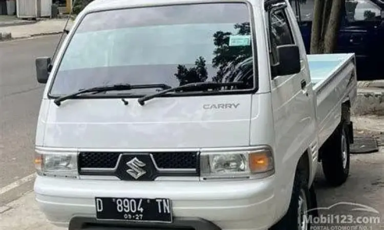 Mobil Suzuki Carry Futura pick up bekas warna hitam