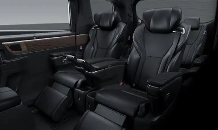 Interior Toyota Vellfire Terbaru Interior mewah Toyota Vellfire dengan kursi Executive Lounge