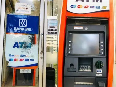 Mesin ATM BRI Suasana mesin ATM BRI untuk transaksi transfer