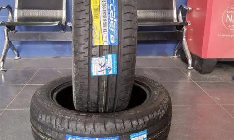 Detail tapak ban mobil ring 16 dengan profil modern