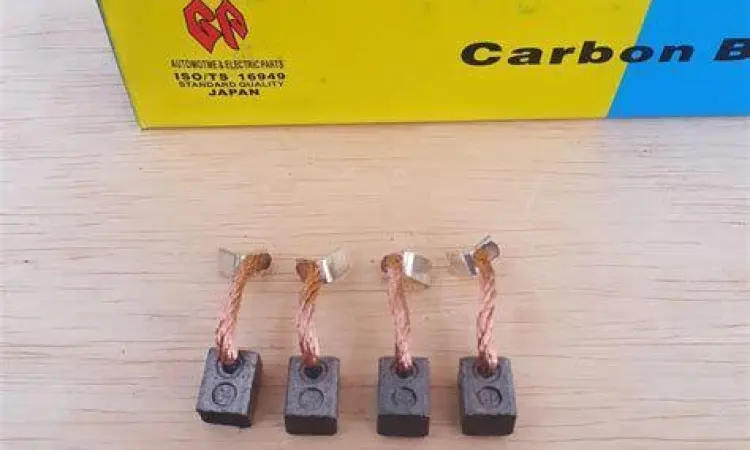 Perbandingan Carbon Brush Bentuk carbon brush yang sudah aus dibandingkan dengan yang baru