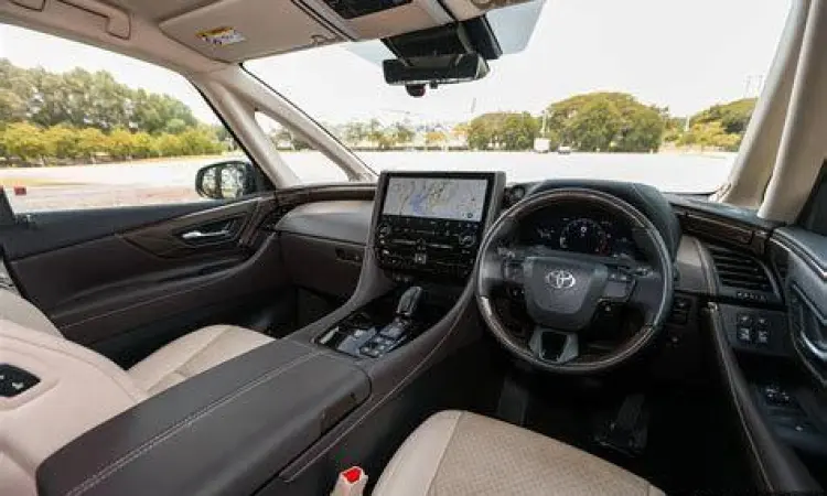 Interior mewah Toyota Alphard Executive Lounge
