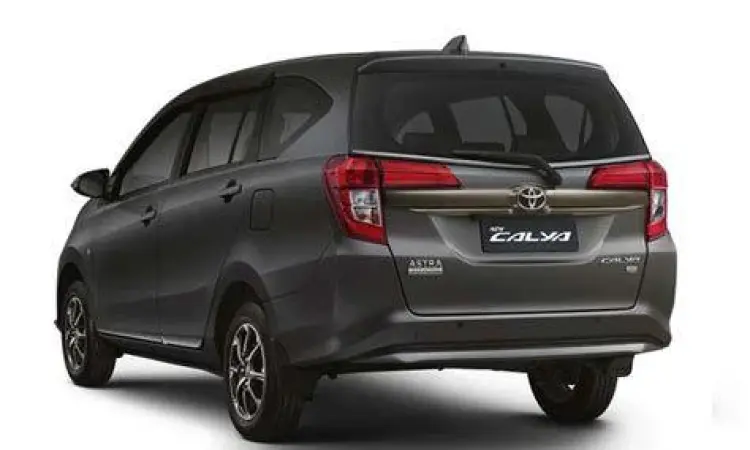 Bagian belakang Toyota Calya dengan lampu rem LED