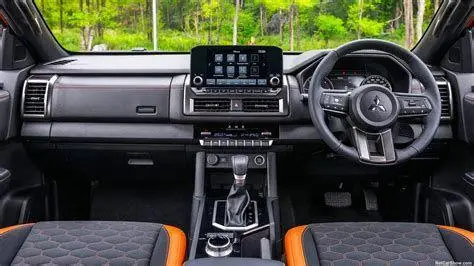 Mitsubishi Triton Interior Interior mewah Mitsubishi Triton Ultimate