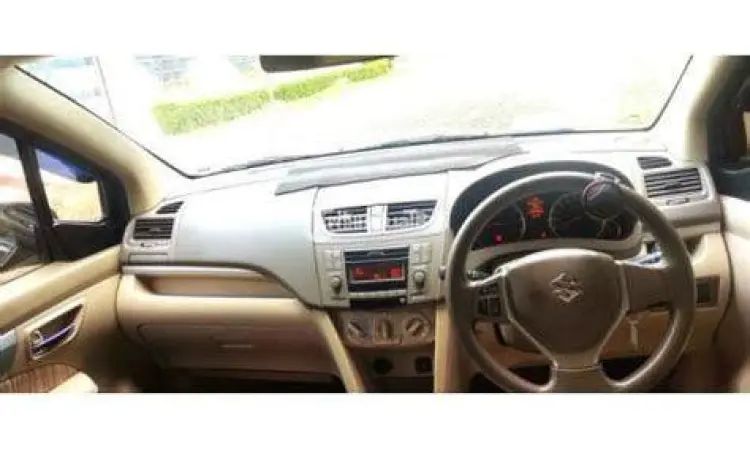 Interior Suzuki Ertiga Bekas Interior Suzuki Ertiga bekas yang terawat dan bersih