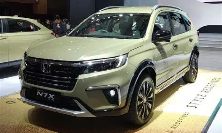 Honda BR-V N7X Edition dengan warna Sand Khaki Pearl