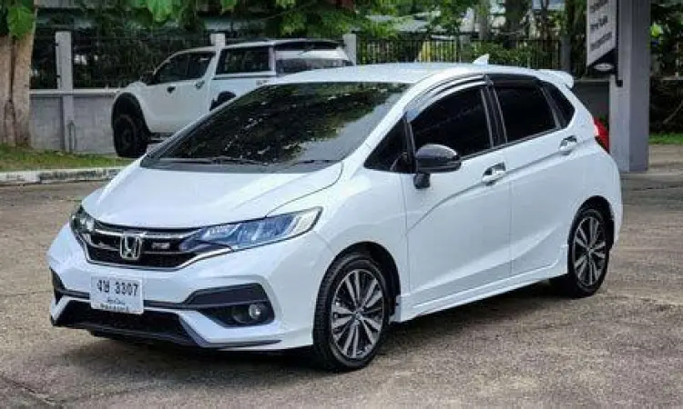 Eksterior Honda Jazz RS 2021 Tampilan luar Honda Jazz RS 2021 varian tertinggi