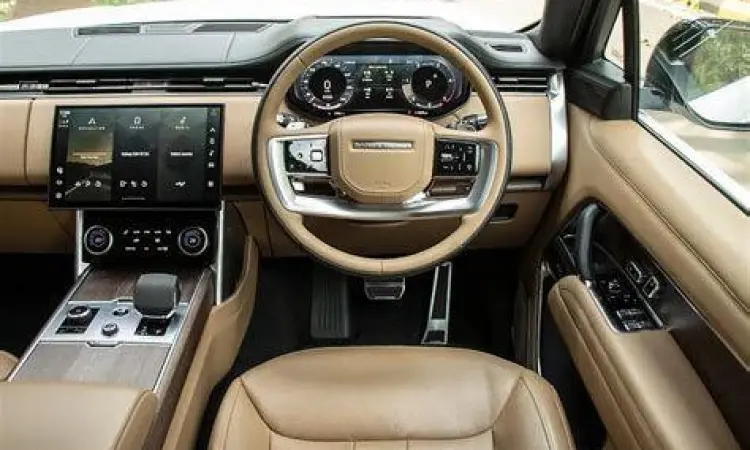 Interior mewah Range Rover dengan material premium