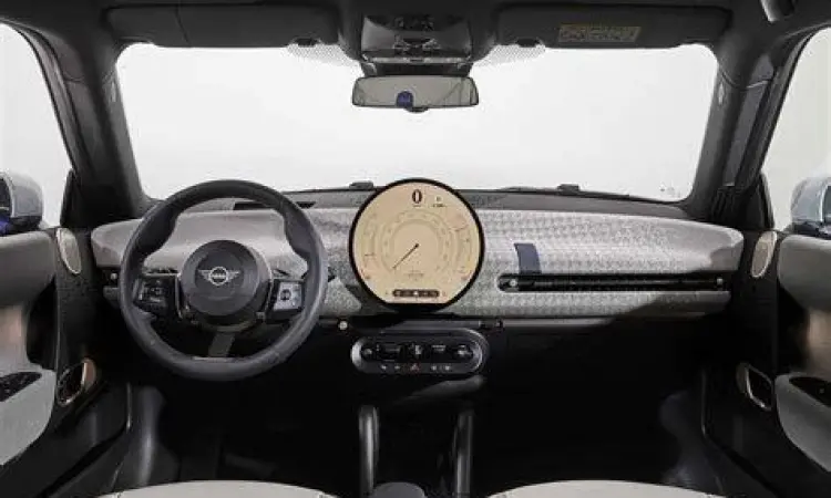 Interior mobil mini yang modern dan fungsional