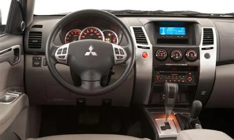 Interior Pajero Sport Bekas Interior mewah Mitsubishi Pajero Sport Dakar bekas