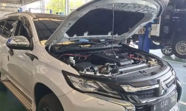 Proses cek mesin diesel Pajero Sport bekas