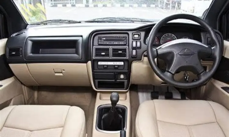 Interior Isuzu Panther Interior kabin Isuzu Panther yang luas