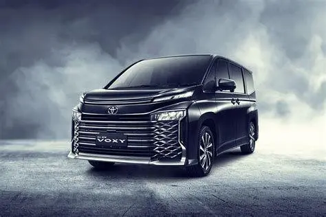 Desain Depan Toyota Voxy 2022 Tampilan depan Toyota Voxy 2022 dengan grill besar yang agresif