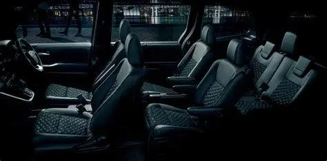 Interior Toyota Voxy 2022 Interior mewah Toyota Voxy 2022 dengan konfigurasi captain seat