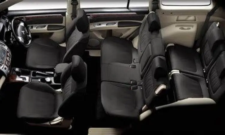 Interior mobil mewah untuk rental premium