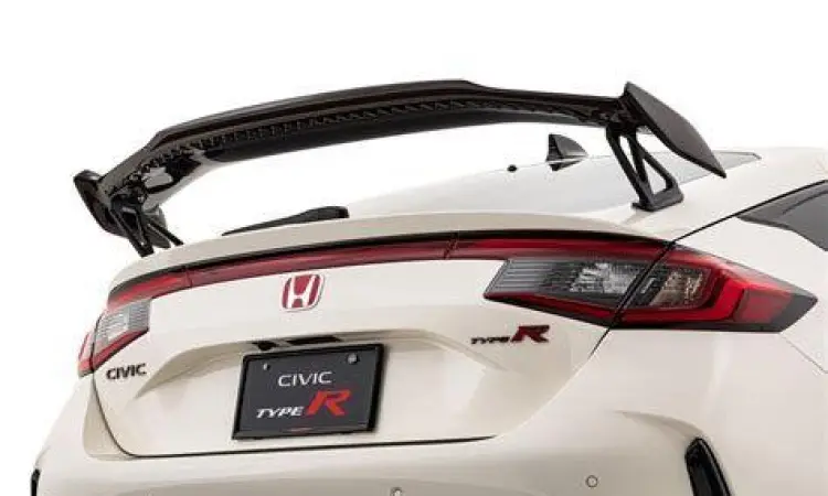 Tampilan belakang Honda Civic Type R dengan sayap besar