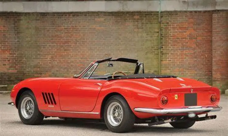 Ferrari 275 GTB NART Spider Tampilan luar Ferrari 275 GTB/4*S NART Spider biru