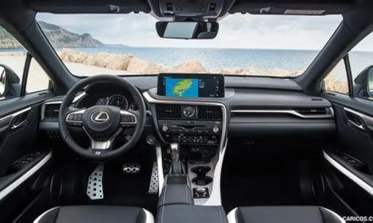 Interior mewah Lexus RX 300 dengan layar besar