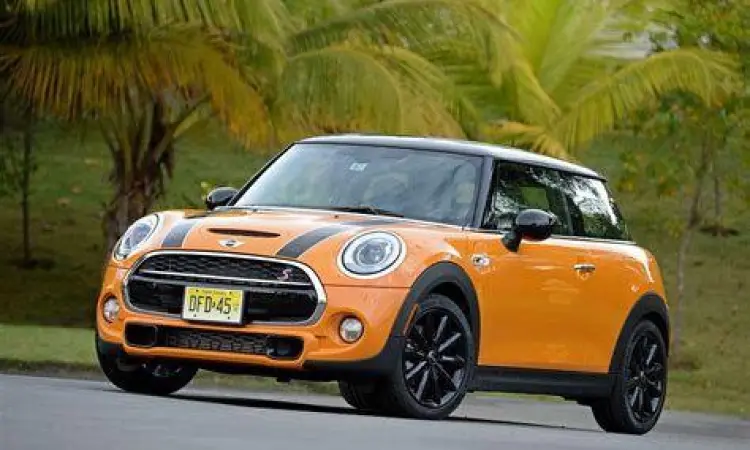 Mini Cooper F56 warna Volcanic Orange yang ikonik