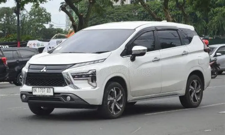 Mitsubishi Xpander Ultimate 2023 warna putih