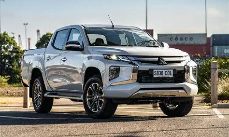 Mitsubishi Triton 4x4 2023 di medan off-road