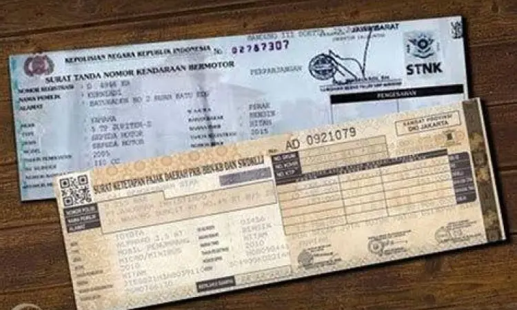 Dokumen BPKB dan STNK mobil asli untuk verifikasi