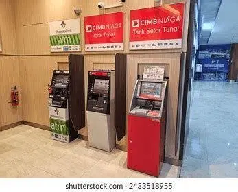 ATM CIMB Niaga Mesin ATM CIMB Niaga di area publik