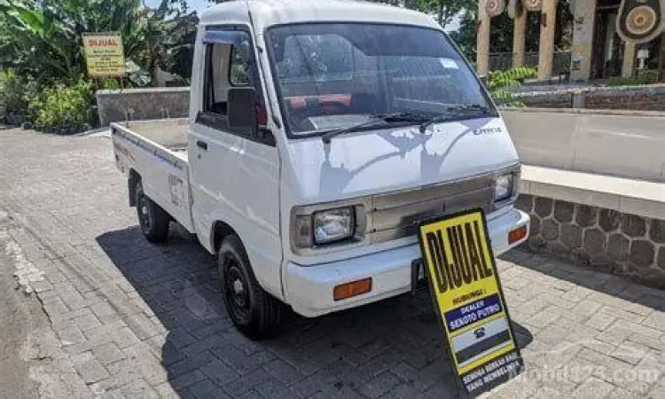 Suzuki Carry ST100 warna merah kondisi bekas
