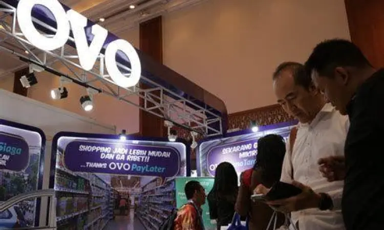 Top Up OVO Retail Proses transaksi top up OVO di kasir minimarket