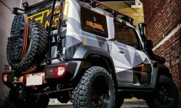 Modifikasi Suzuki Jimny dengan ban MT dan roof rack