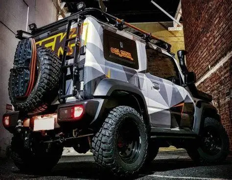 Modifikasi Suzuki Jimny Modifikasi Suzuki Jimny dengan ban MT dan roof rack
