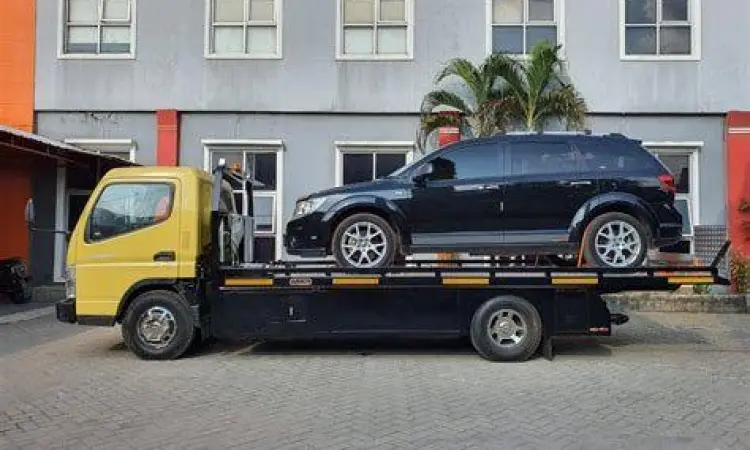 Truk towing modern dengan sistem hidrolik