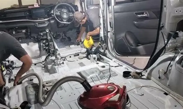 Interior Detailing Profesional Pembersihan jok mobil kulit dengan detail