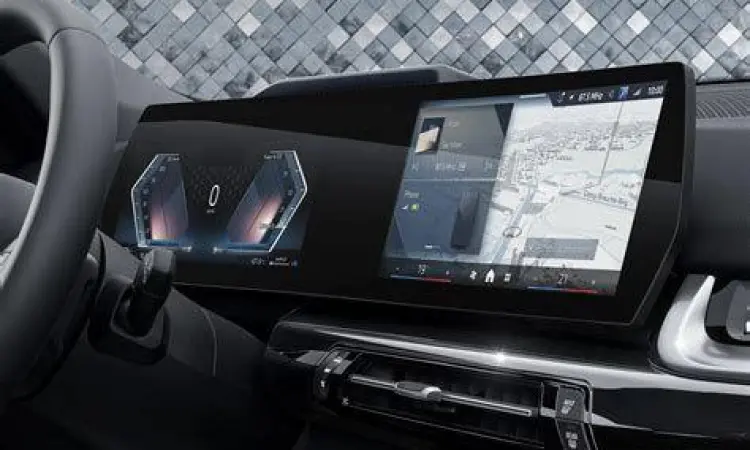 Interior BMW X1 dengan Curved Display digital