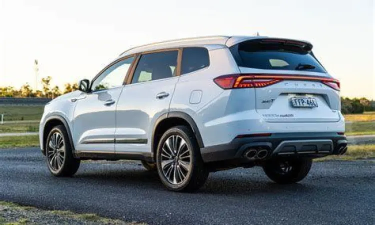 Performa AWD Chery Tiggo Chery Tiggo 8 Pro Max sedang melaju di medan offroad ringan