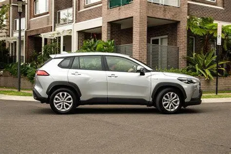 Toyota Corolla Cross Hybrid Mobil Toyota Corolla Cross Hybrid warna putih