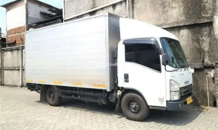 Isuzu Elf Engkel Box Isuzu Elf Engkel dengan Karoseri Box Aluminum