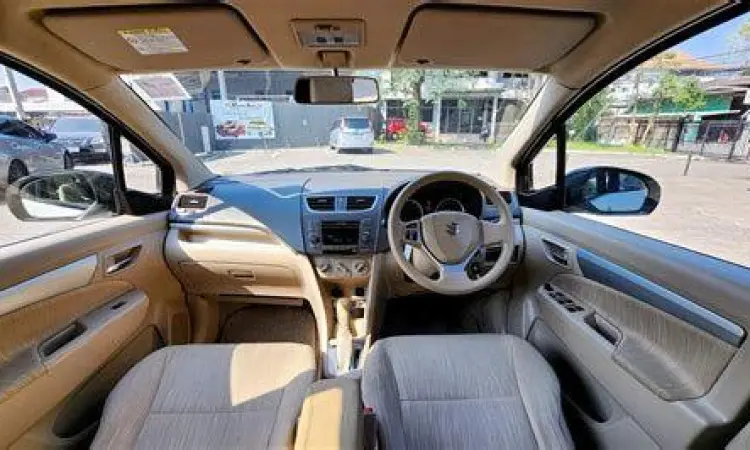 Interior Ertiga Bekas Interior Suzuki Ertiga tipe GX dengan fitur lengkap