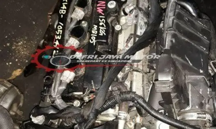 Mesin Suzuki Ertiga Kondisi ruang mesin Suzuki Ertiga yang bersih