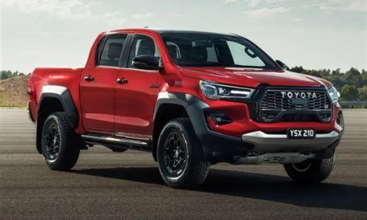 Toyota Hilux GR Sport 4x4 dengan aksesoris racing