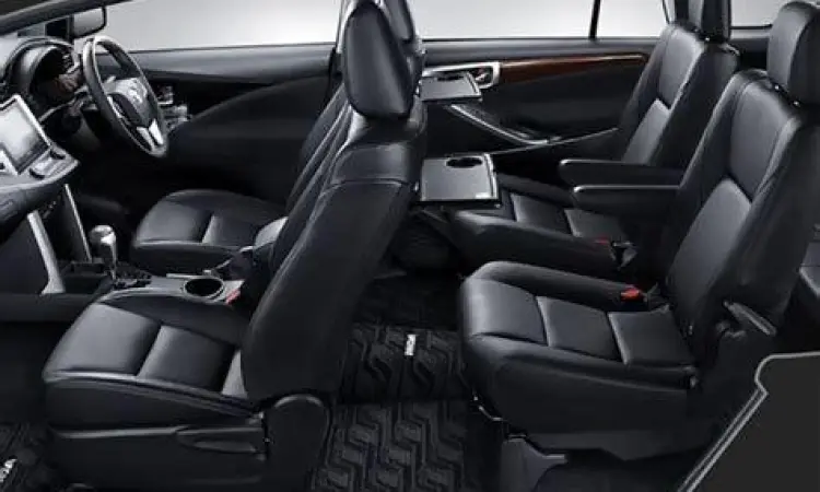 Interior Innova Venturer Interior mewah Toyota Innova Venturer dengan leather seat