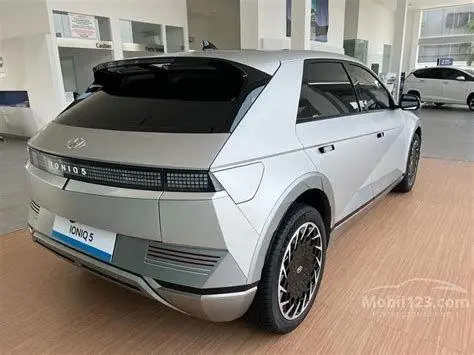 Hyundai Ioniq 5 Signature Tampilan eksterior Hyundai Ioniq 5 warna Gravity Gold Matte