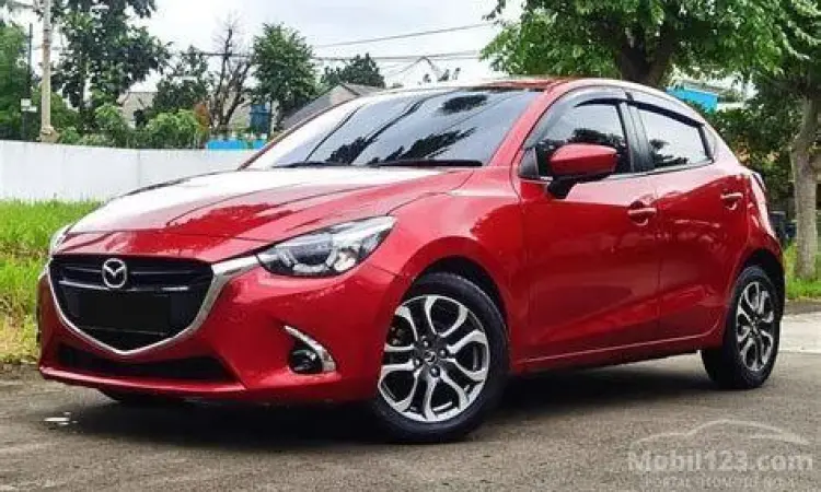 Mazda 2 Bekas Mazda 2 Hatchback bekas warna Soul Red