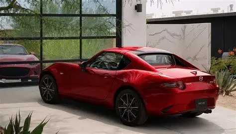 Eksterior Mazda MX-5 RF Tampilan luar Mazda MX-5 RF yang elegan dan sporty