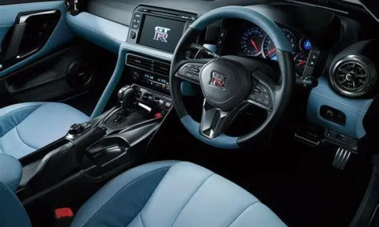 Interior mewah Nissan GT-R R35