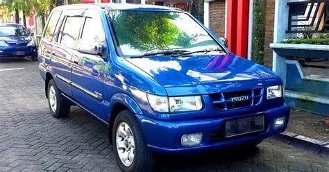 Isuzu Panther Kapsul 2000 Isuzu Panther Kapsul generasi pertama tahun 2000