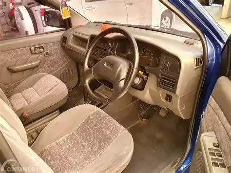 Interior Panther Kapsul Interior Isuzu Panther LS tahun 2000 yang terawat